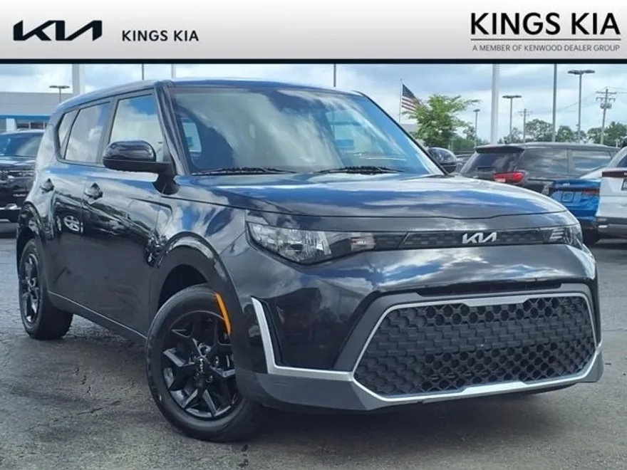 2023 Kia Soul LX photo 1