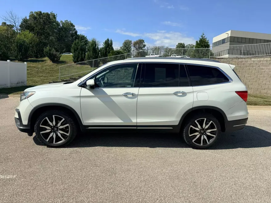 2020 Honda Pilot Touring photo 1