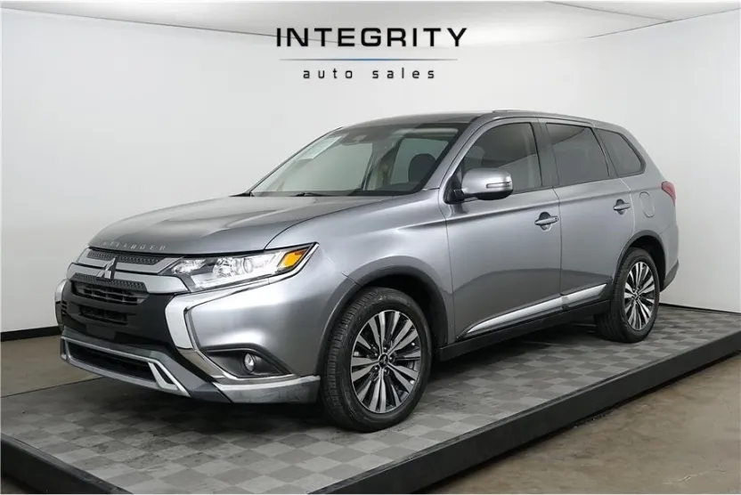 2020 Mitsubishi Outlander SE photo 1
