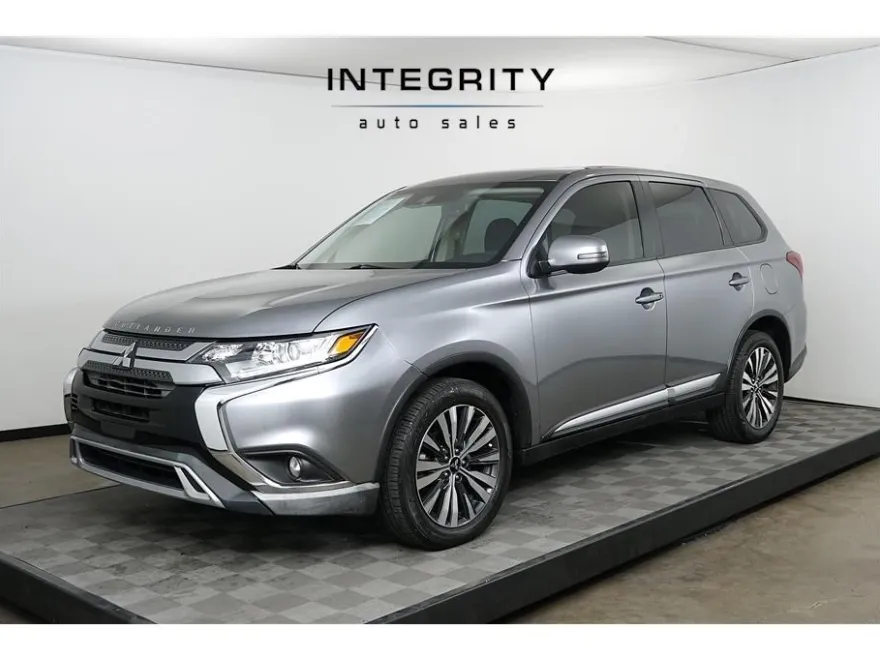 2020 Mitsubishi Outlander SE photo 1