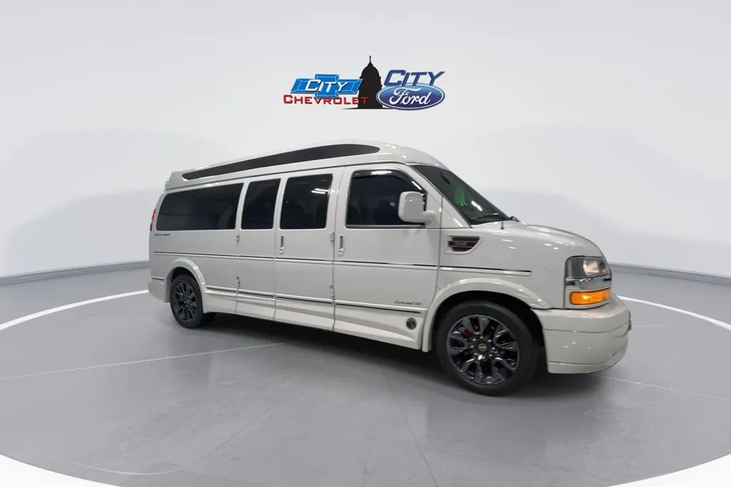 2023 Chevrolet Express 2500 Work Cargo Van photo 1