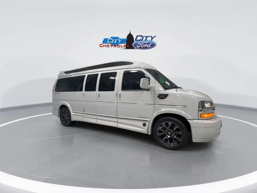 2023 Chevrolet Express 2500 Work Cargo Van photo 1