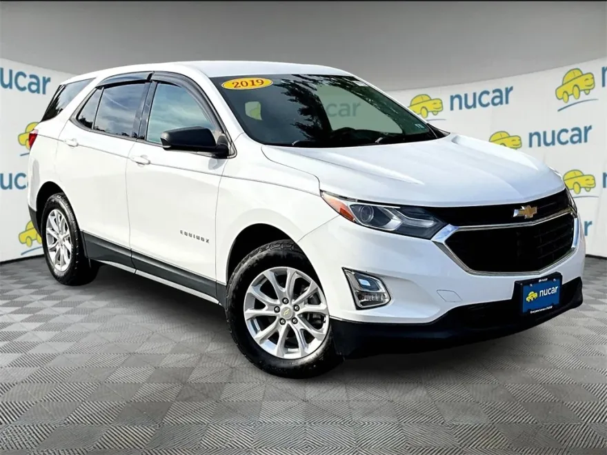 2019 Chevrolet Equinox LS photo 1