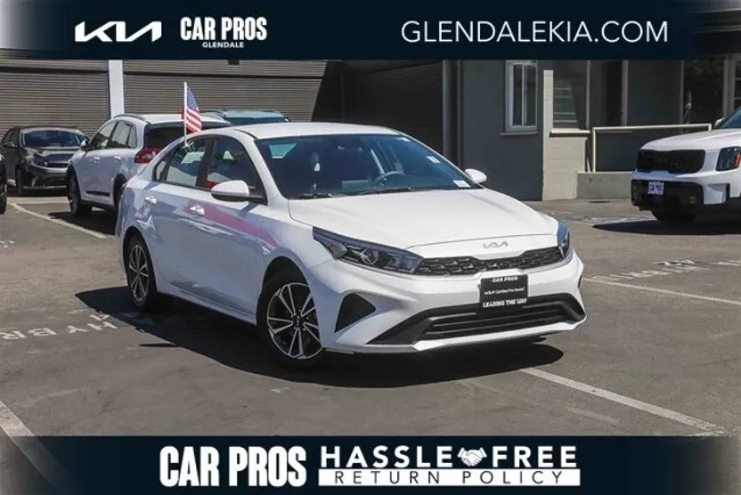 2023 Kia Forte LXS photo 1