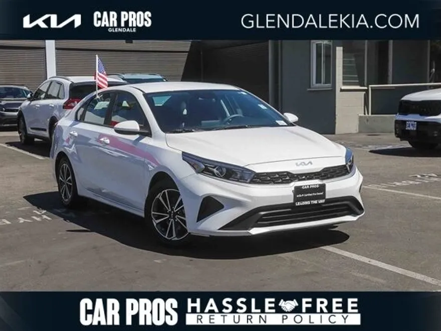 2023 Kia Forte LXS photo 1