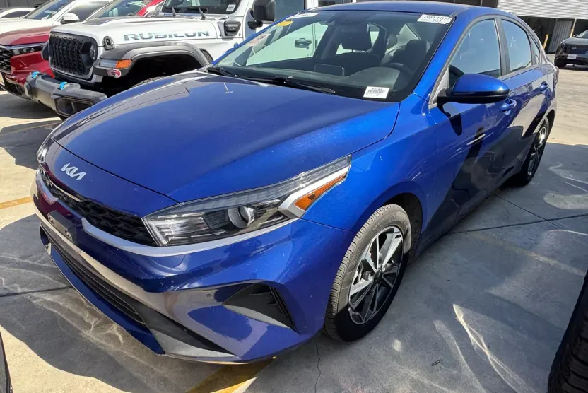 2024 Kia Forte LXS photo 1