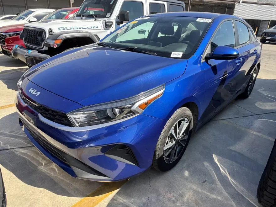 2024 Kia Forte LXS photo 1
