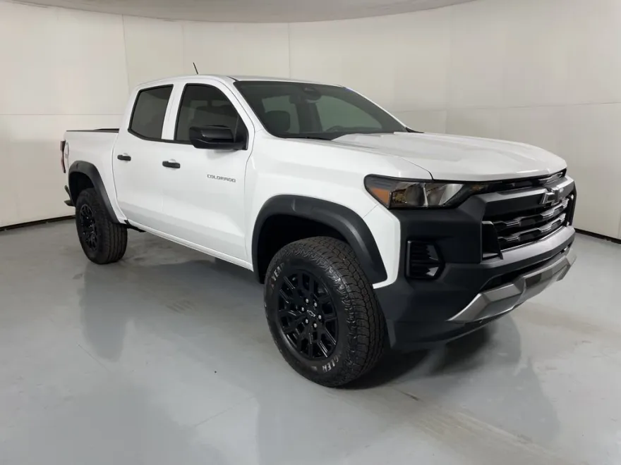 2026 Chevrolet Colorado Trail Boss photo 1