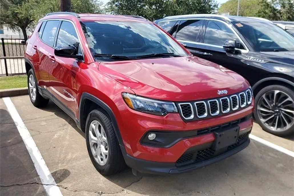 2024 Jeep Compass Latitude photo 1