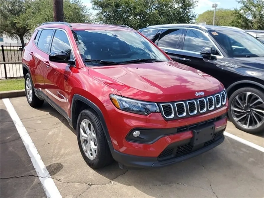 2024 Jeep Compass Latitude photo 1