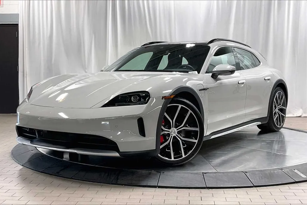 2025 Porsche Taycan 4S Cross Turismo photo 1