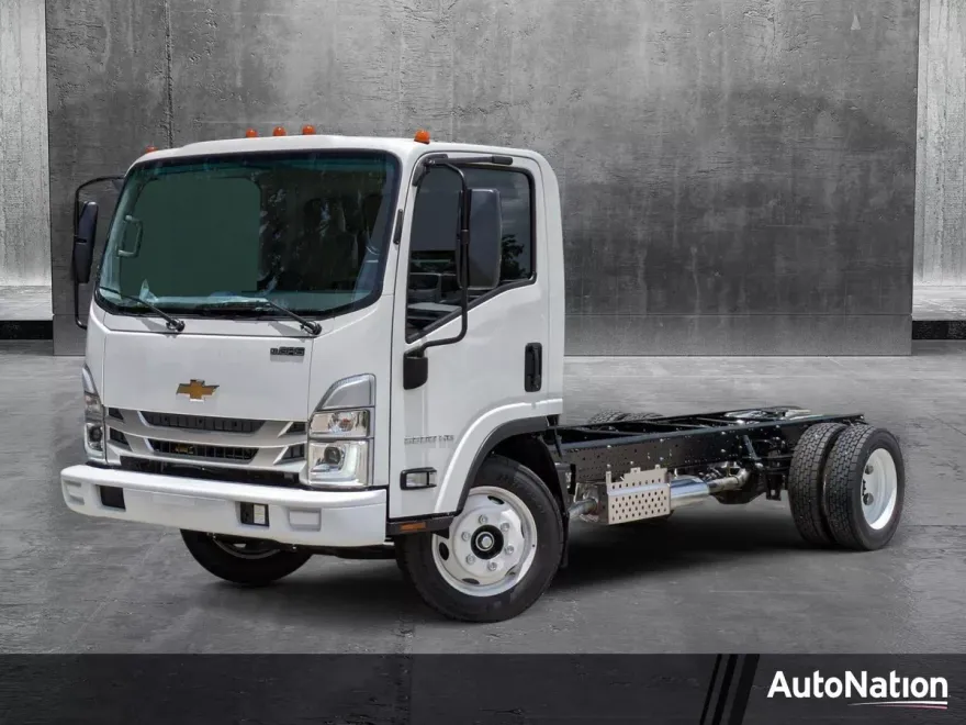 2025 Chevrolet Silverado photo 1