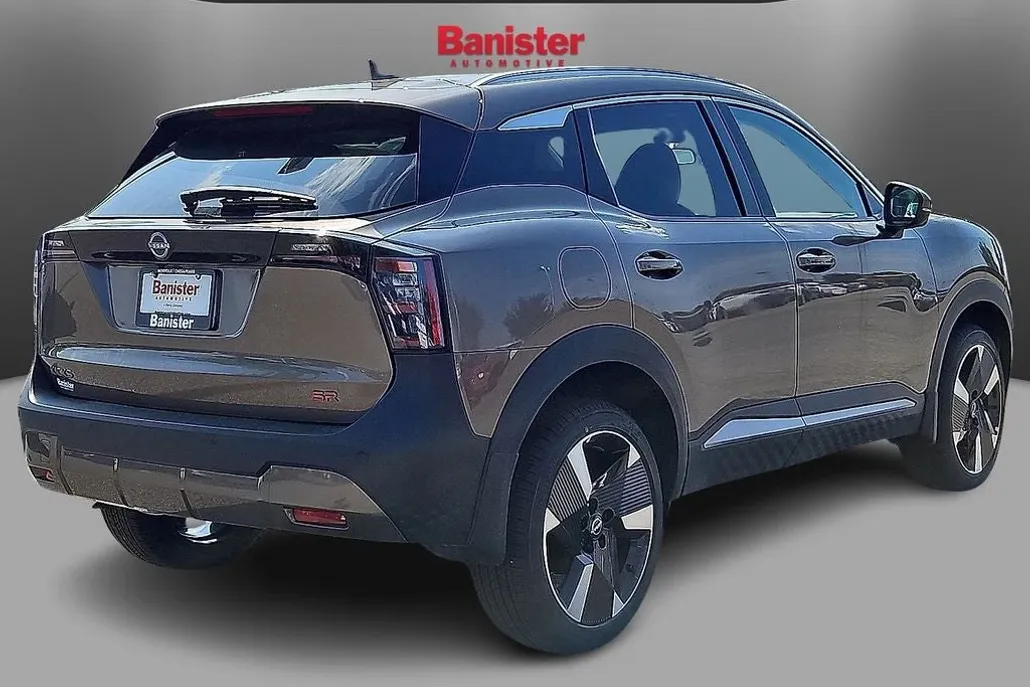 2025 Nissan Kicks SR photo 1