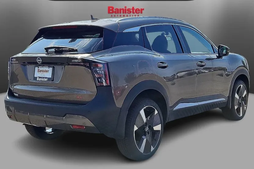 2025 Nissan Kicks SR photo 1