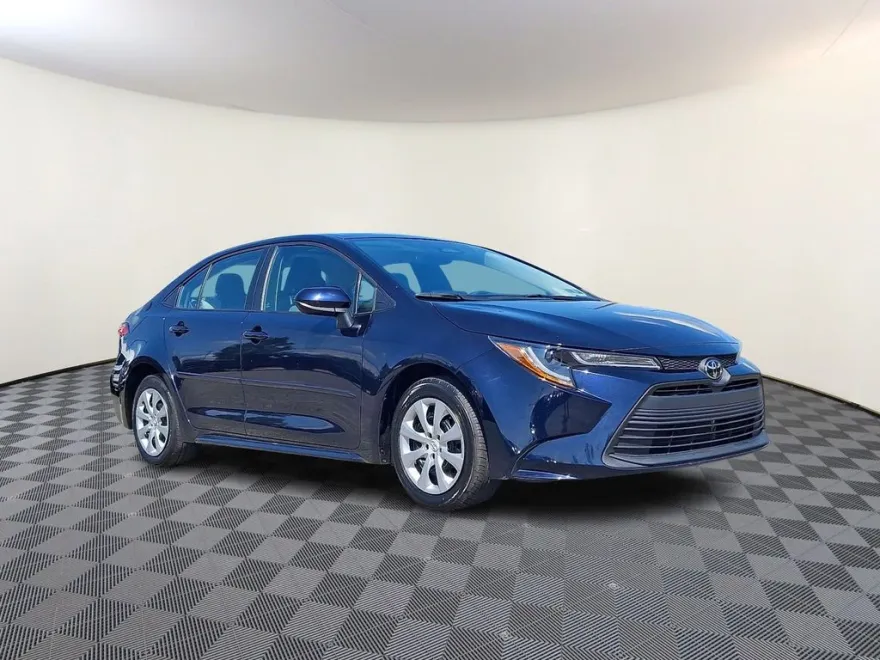 2023 Toyota Corolla LE photo 1