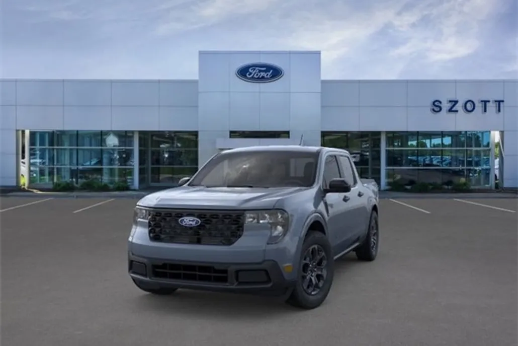 2025 Ford Maverick XLT photo 1