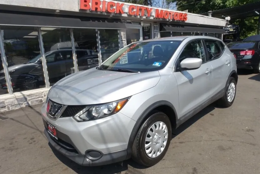 2018 Nissan Rogue Sport S photo 1