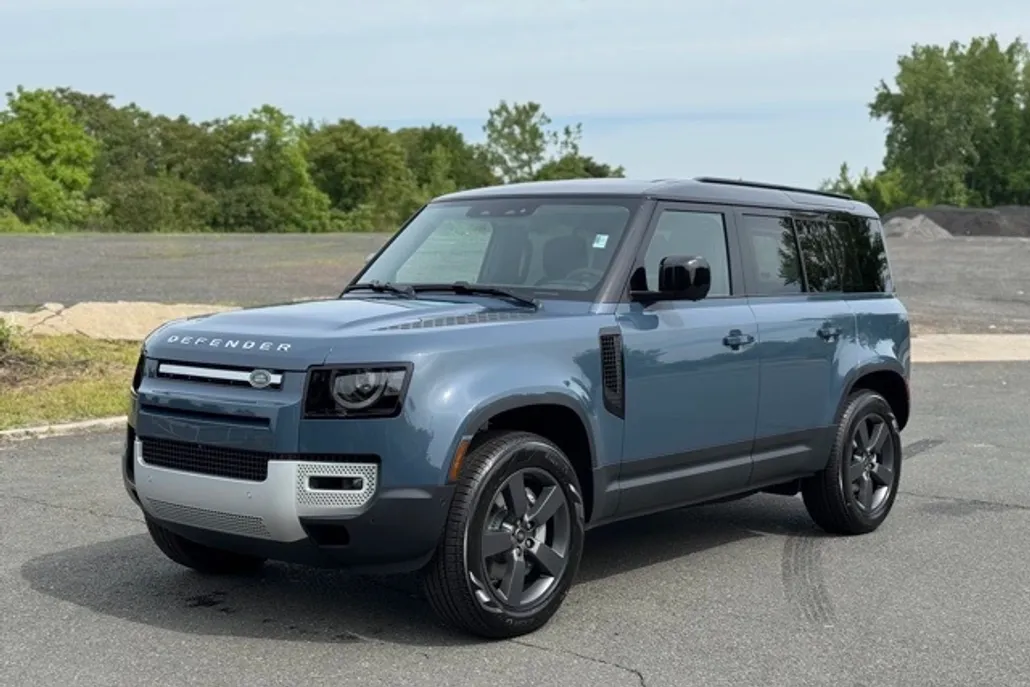 2025 Land Rover Defender 110 S photo 1