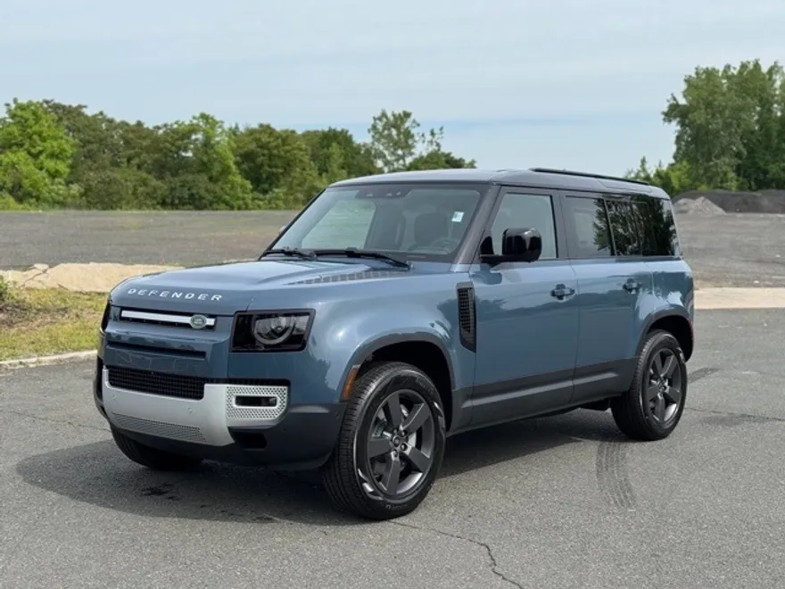 2025 Land Rover Defender 110 S photo 1