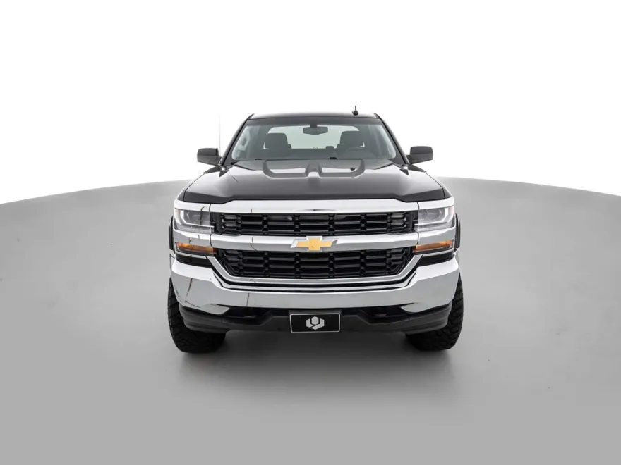 2016 Chevrolet Silverado LT photo 1