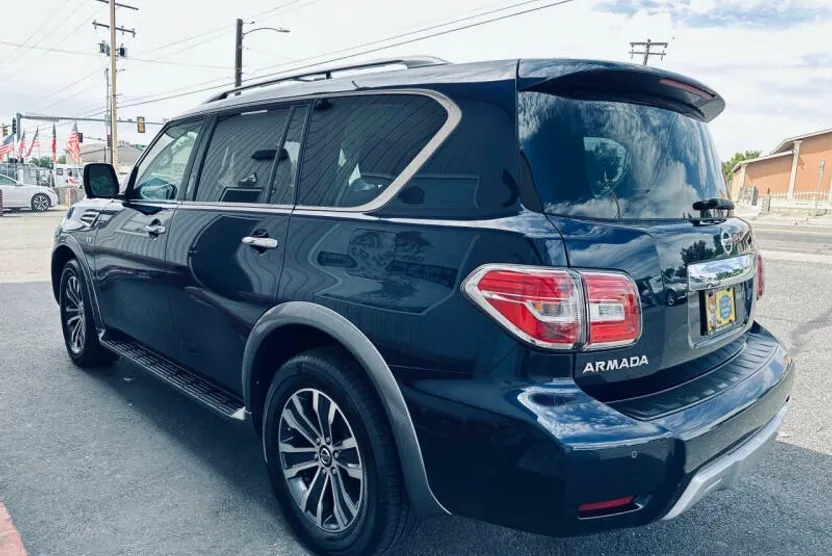 2018 Nissan Armada SL photo 1