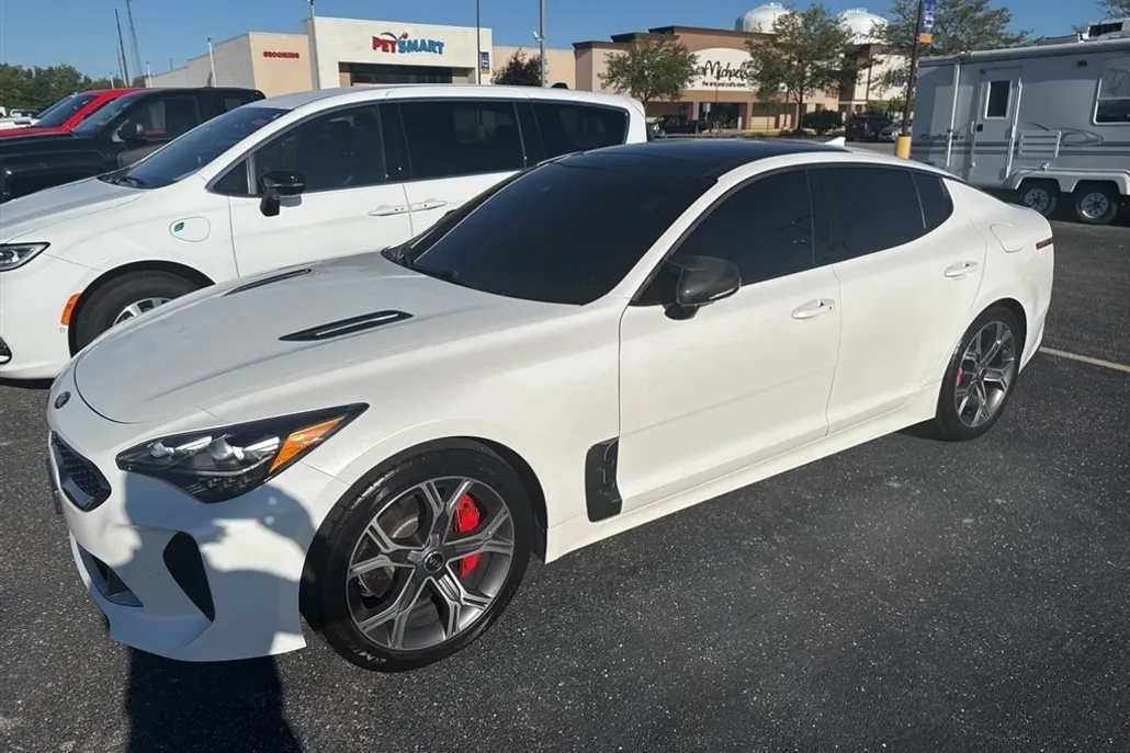 2020 Kia Stinger GT2 photo 1
