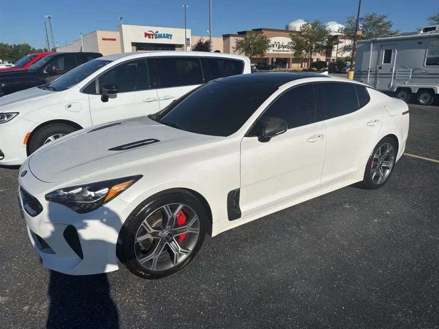 2020 Kia Stinger GT2 photo 1