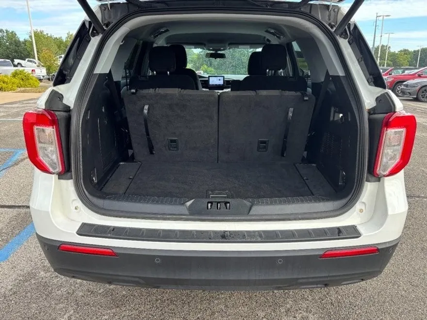 2022 Ford Explorer XLT photo 1