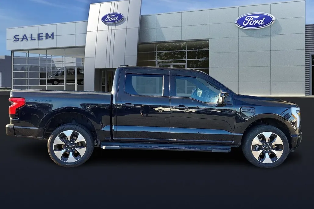 2022 Ford F-150 Lightning Platinum photo 1