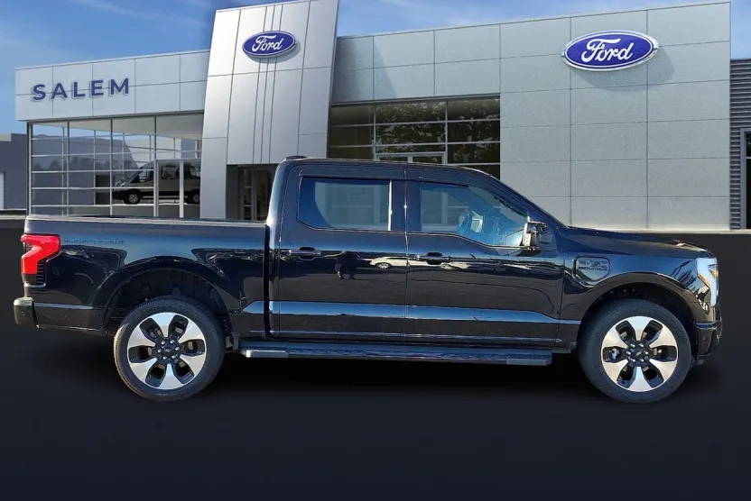 2022 Ford F-150 Lightning Platinum photo 1