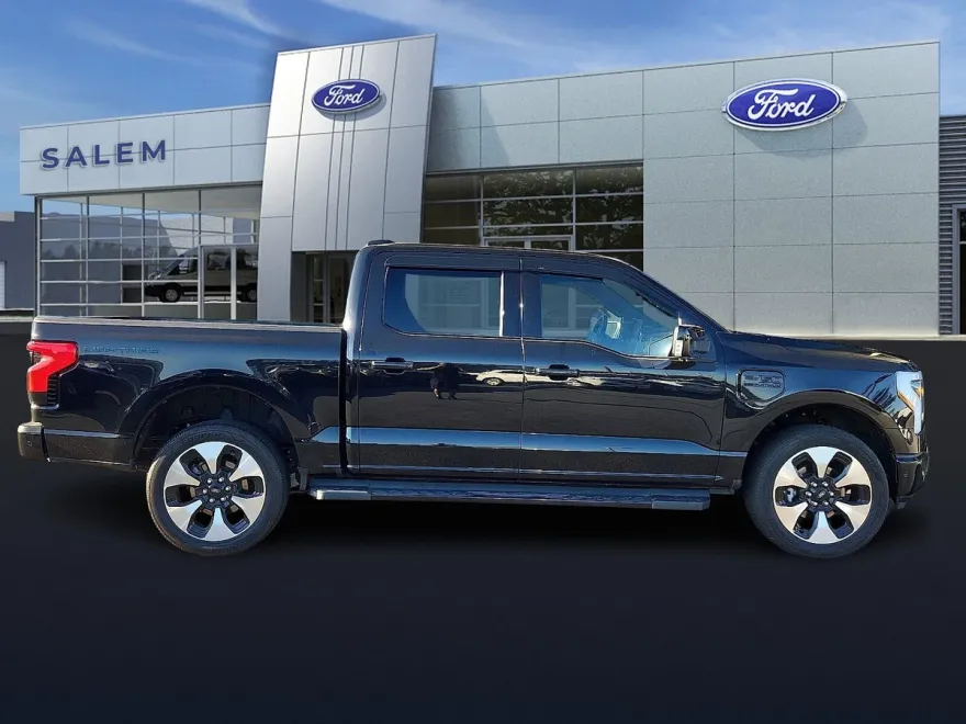 2022 Ford F-150 Lightning Platinum photo 1