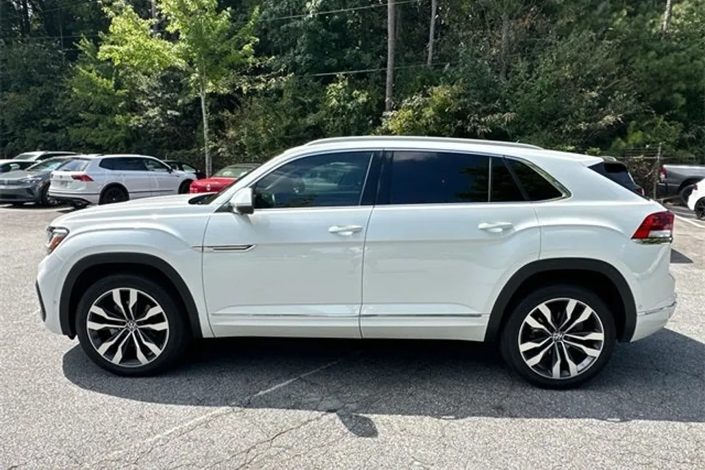 2022 Volkswagen Atlas Cross Sport V6 SEL Premium R-Line photo 1