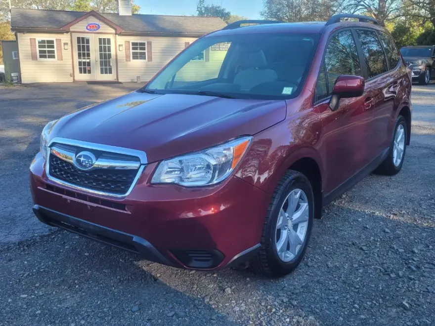 2016 Subaru Forester 2.5i Premium photo 1