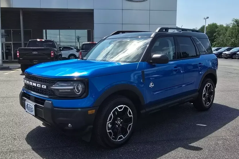 2025 Ford Bronco Sport Outer Banks photo 1