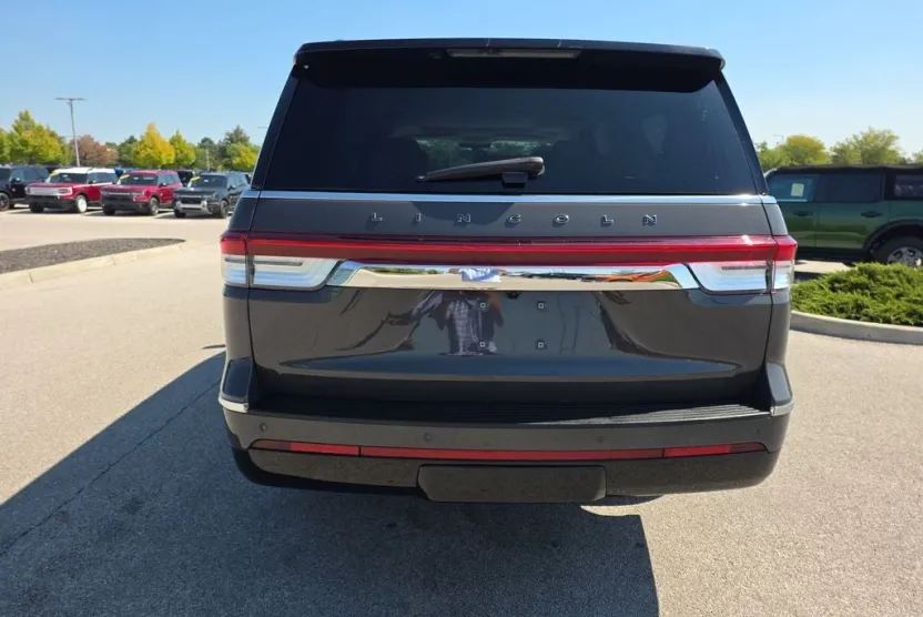 2024 Lincoln Navigator Black Label photo 1