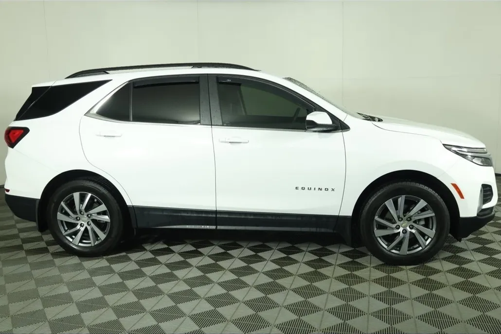 2022 Chevrolet Equinox LT photo 1