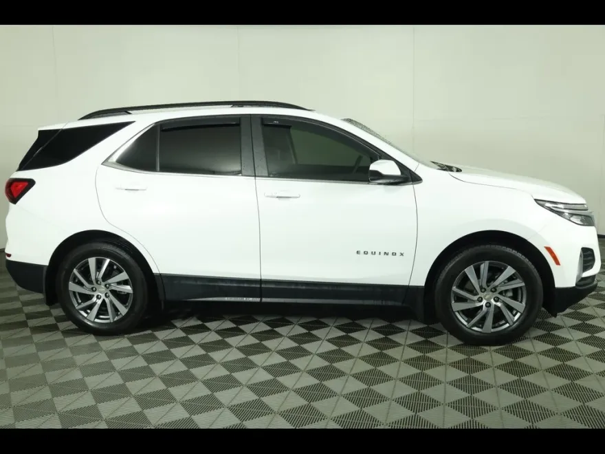 2022 Chevrolet Equinox LT photo 1