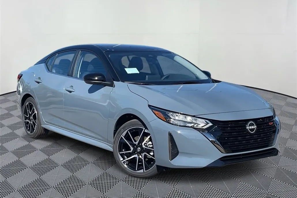 2025 Nissan Sentra SR photo 1