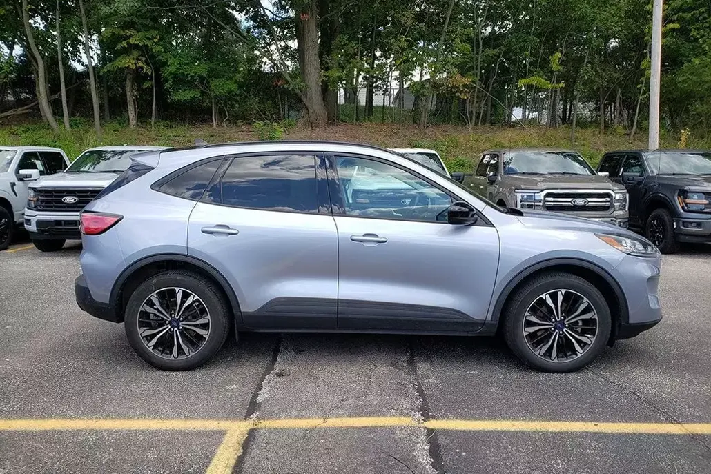 2022 Ford Escape SEL photo 1