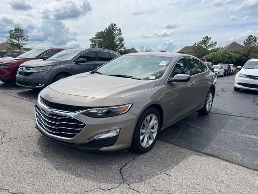 2024 Chevrolet Malibu 1LT photo 1