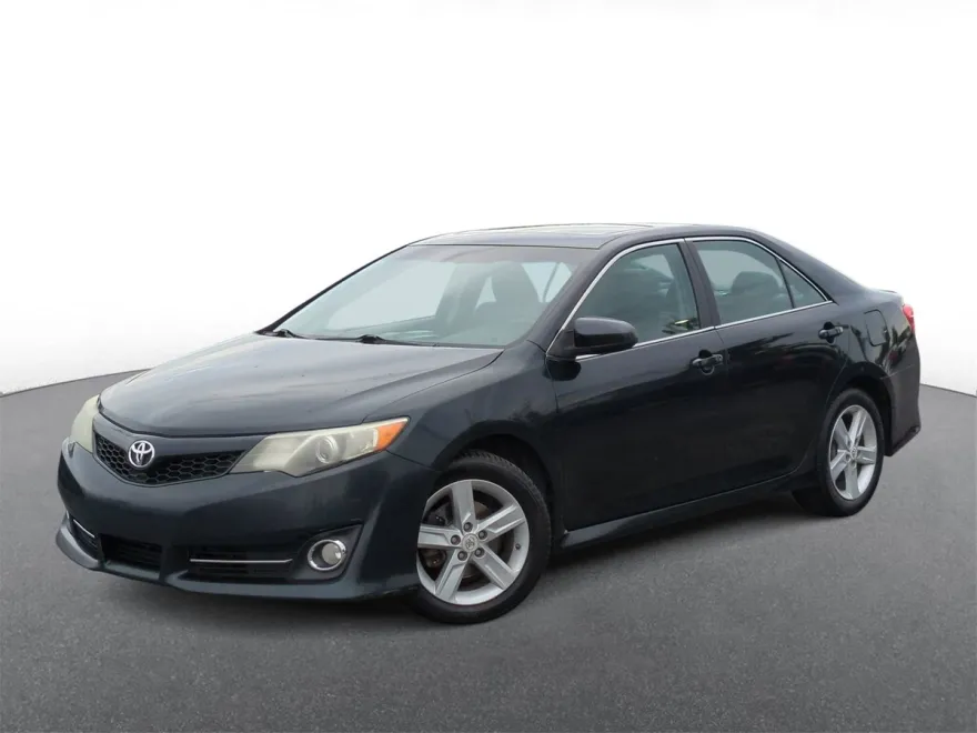 2012 Toyota Camry SE photo 1