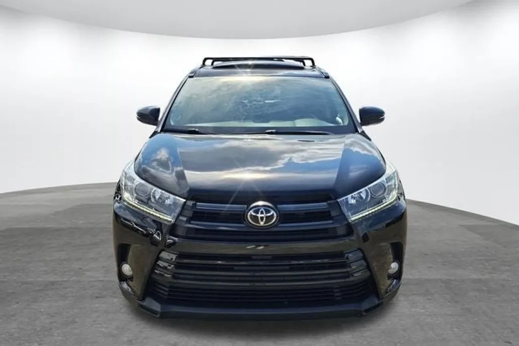 2018 Toyota Highlander SE photo 1