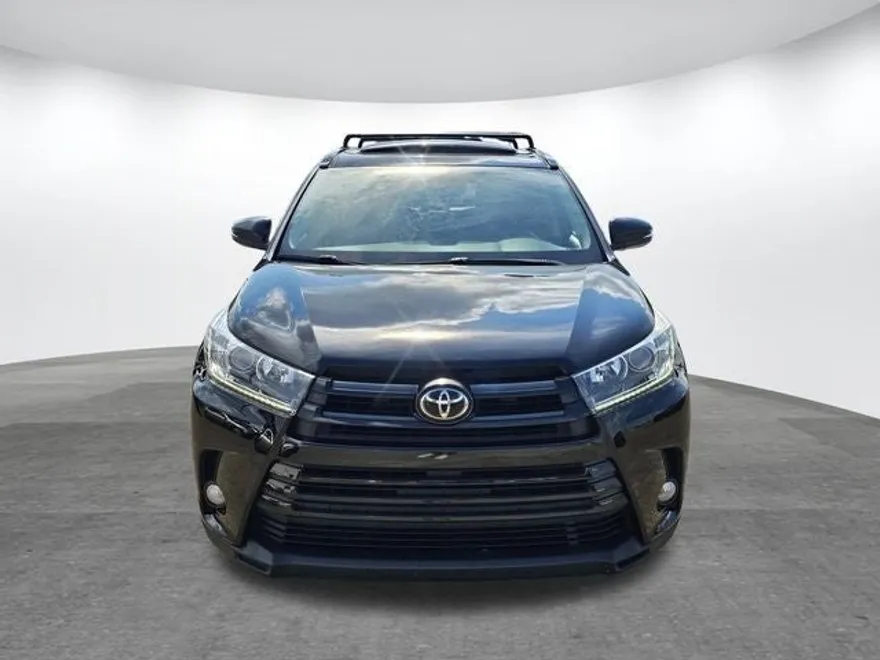 2018 Toyota Highlander SE photo 1