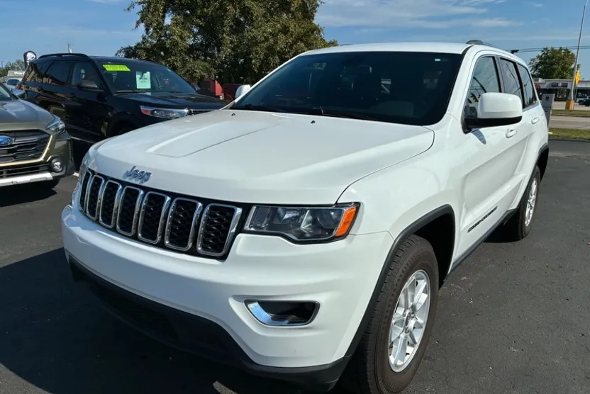 2020 Jeep Grand Cherokee Laredo photo 1