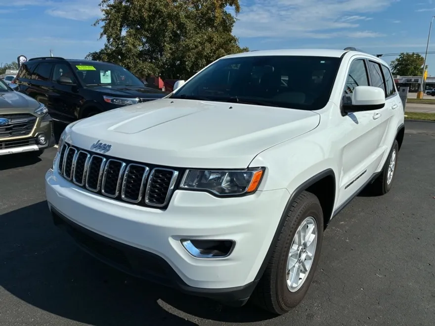 2020 Jeep Grand Cherokee Laredo photo 1