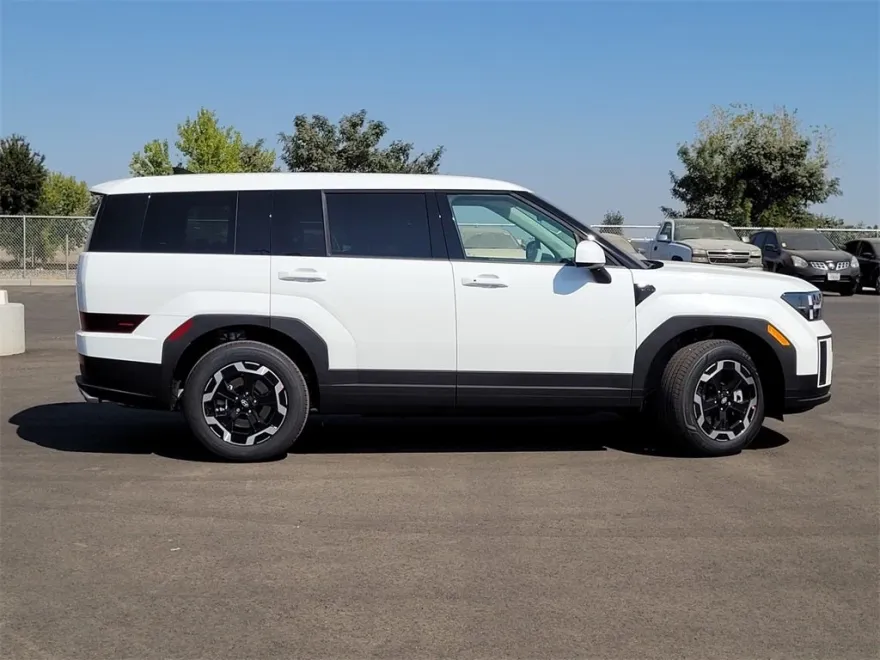 2025 Hyundai Santa Fe SE photo 1