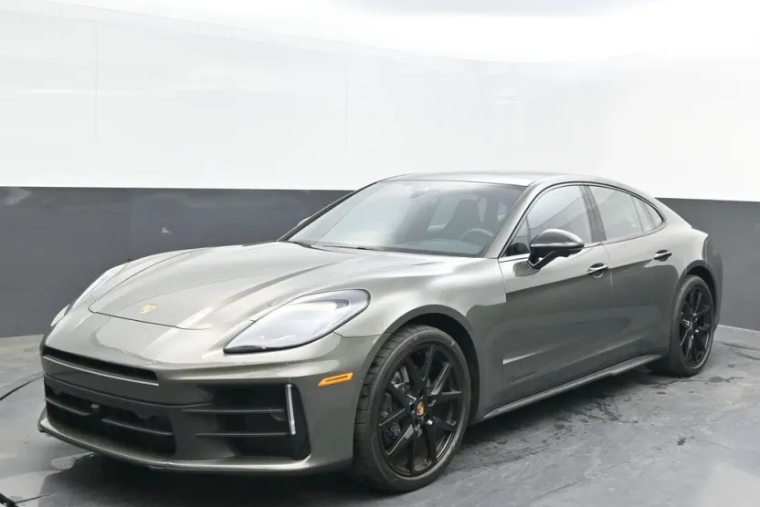 2025 Porsche Panamera 4 photo 1