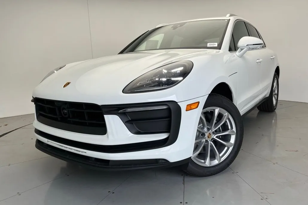 2025 Porsche Macan Base photo 1