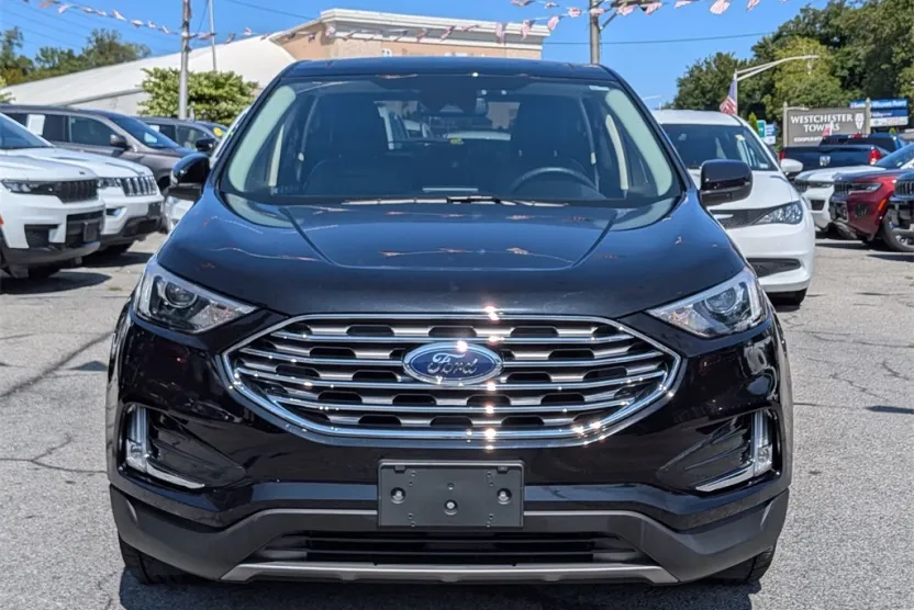 2022 Ford Edge SEL photo 1