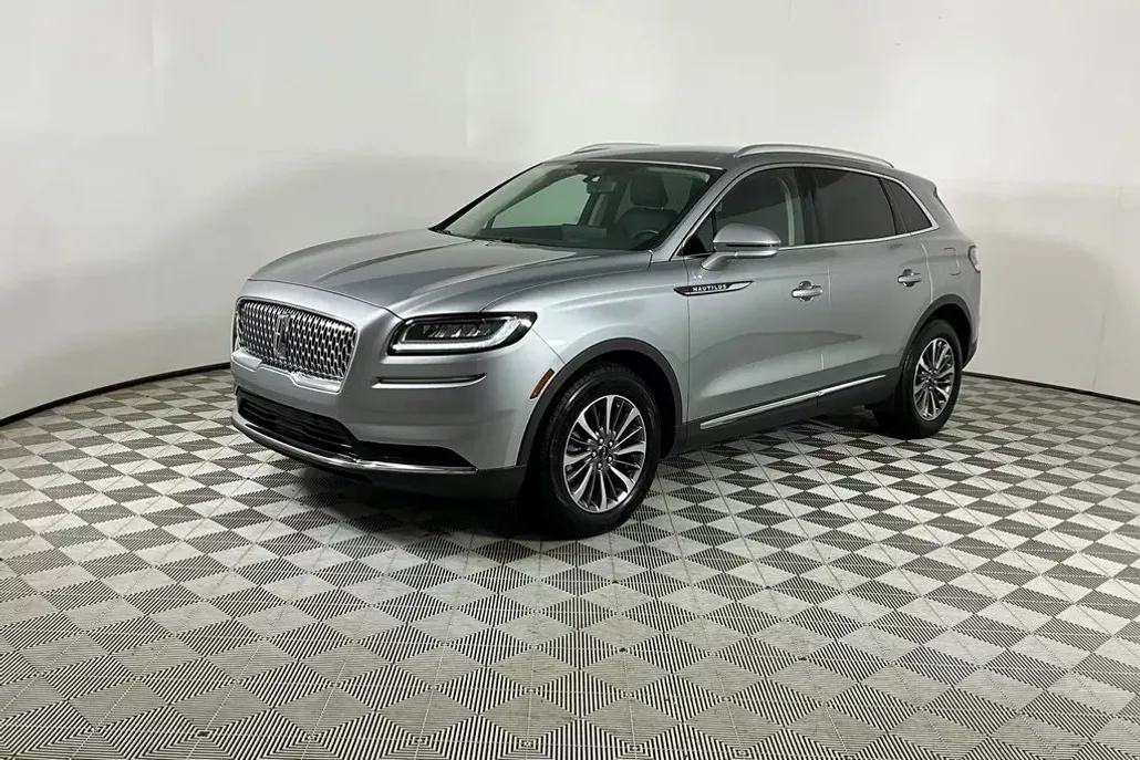 2023 Lincoln Nautilus Standard photo 1
